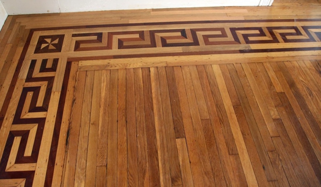 Close view of hardwood floor planks in a hallway